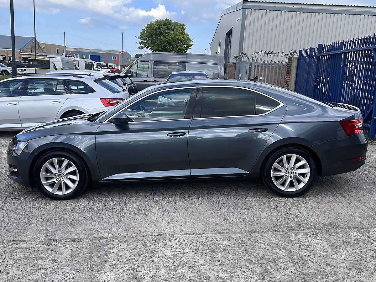Used 2020 Skoda Superb Se Technology Quartz Grey Met - Interior and Exterior details 9