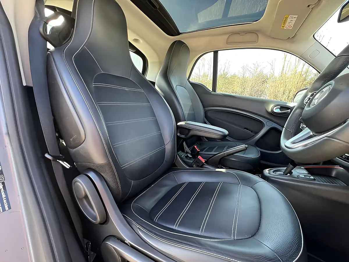 Used 2020 Smart Fortwo Coupe Prime Exclusive Titania Grey - Interior and Exterior details 17