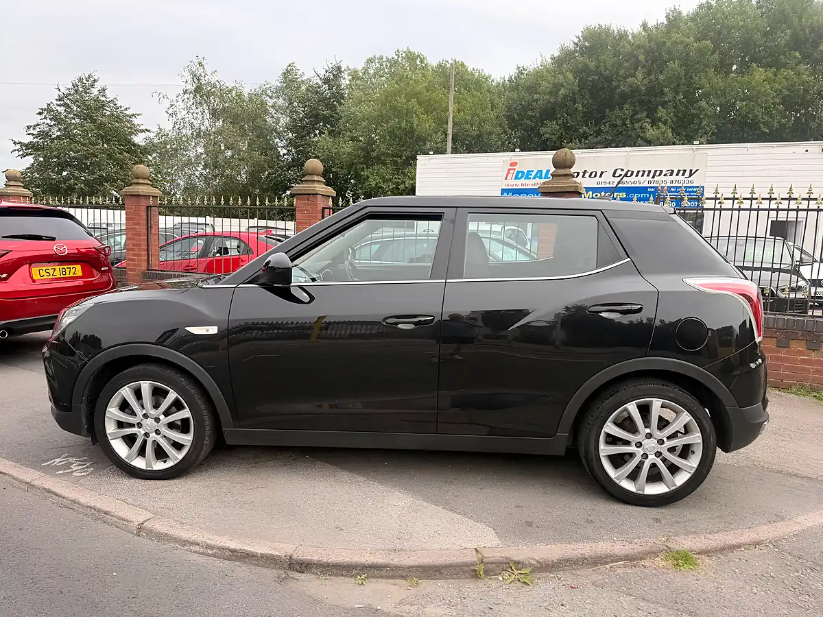Used 2020 Ssangyong Tivoli Elx Black - Interior and Exterior details 8
