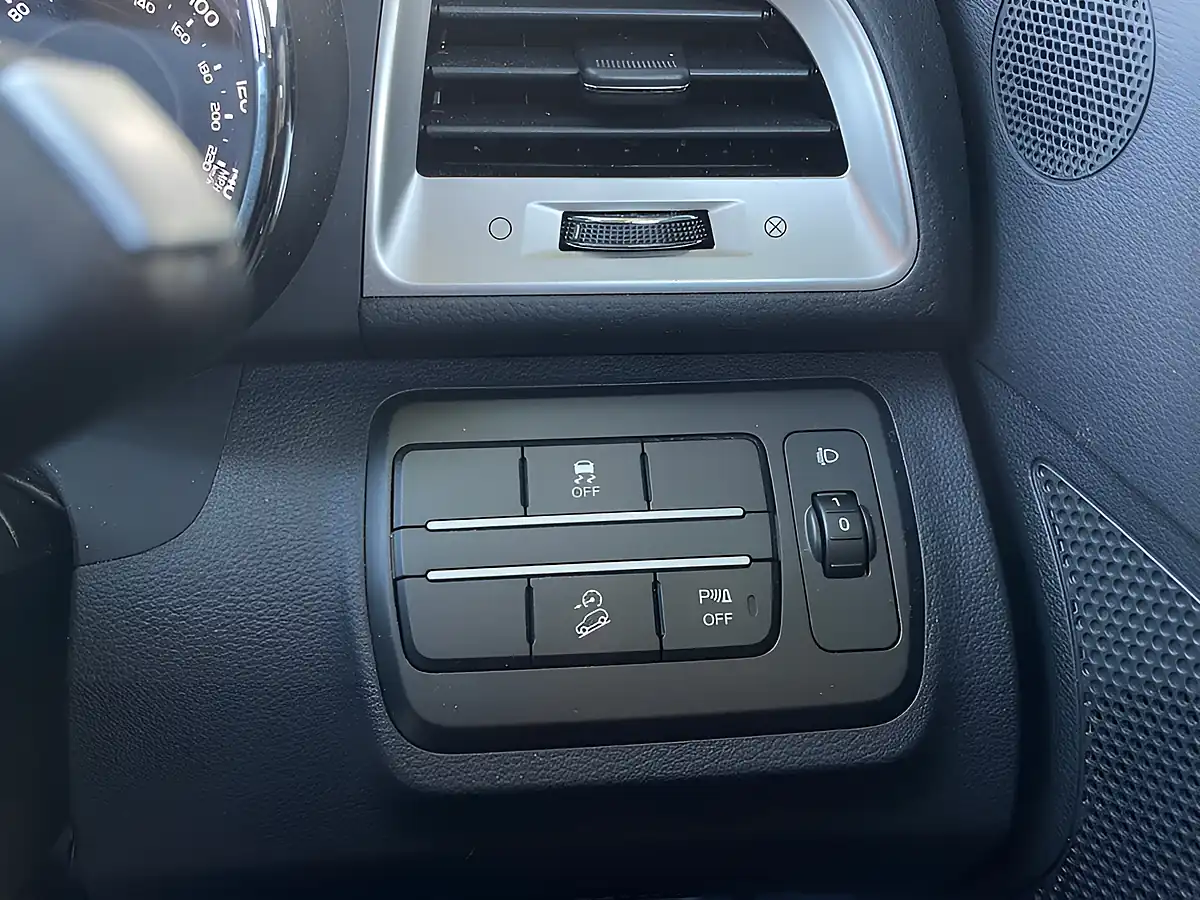 Used 2020 Ssangyong Tivoli Ultimate Black - Interior and Exterior details 16