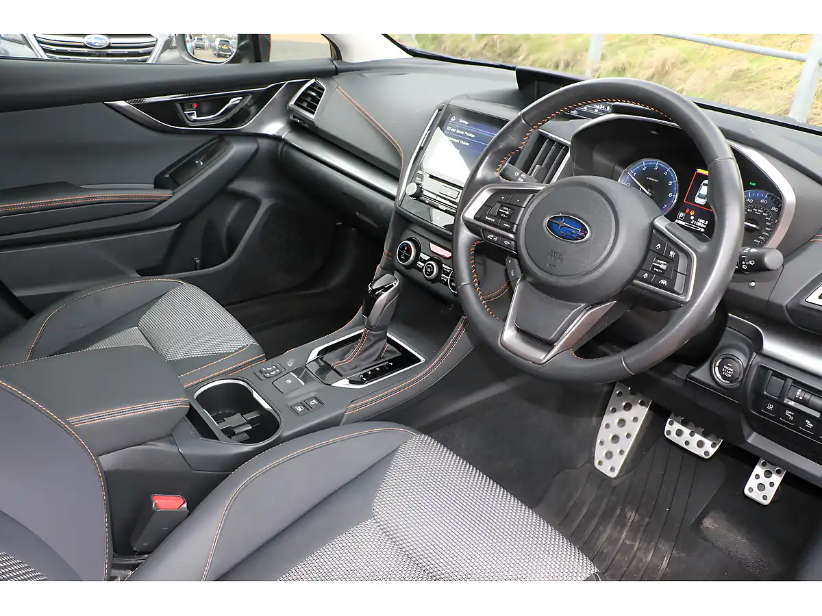 Used 2020 Subaru Xv Se Red - Interior and Exterior details 6