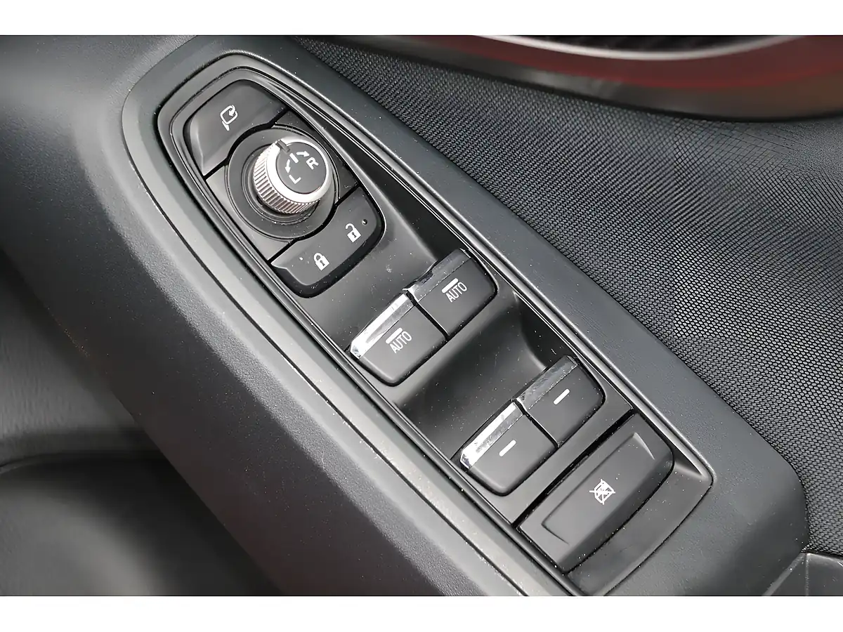 Used 2020 Subaru Xv Se Red - Interior and Exterior details 7