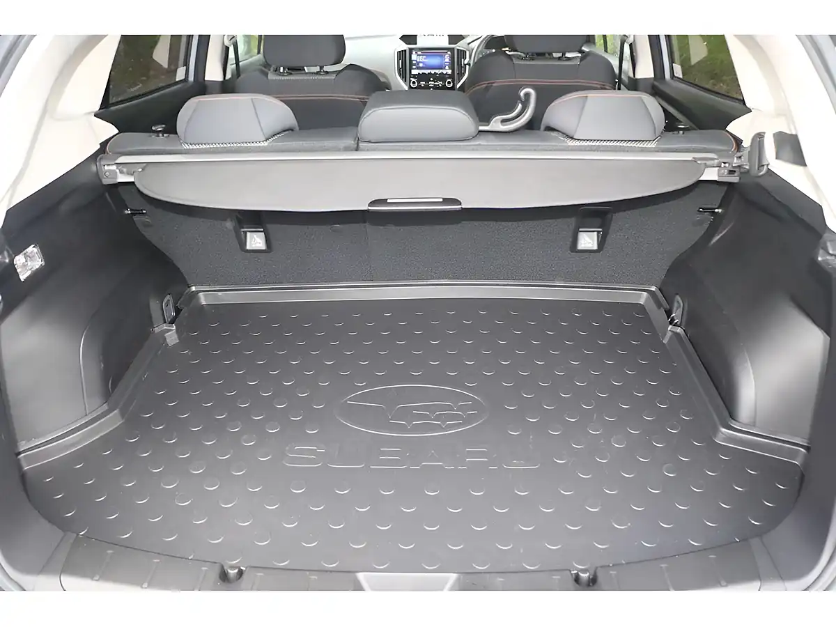 Used 2020 Subaru Xv Se Silver - Interior and Exterior details 17