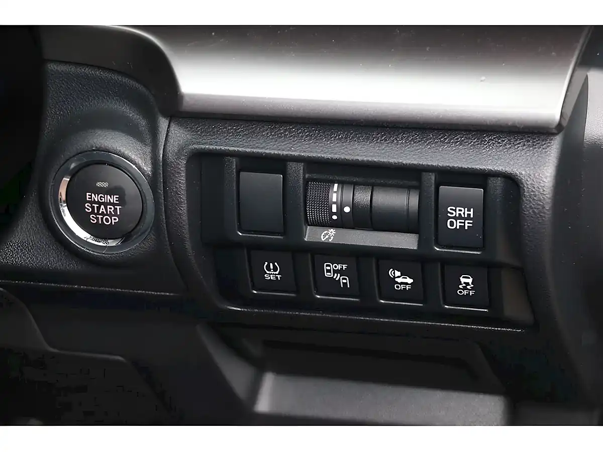 Used 2020 Subaru Xv Se Silver - Interior and Exterior details 9