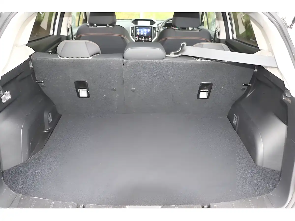 Used 2020 Subaru Xv Se White - Interior and Exterior details 16