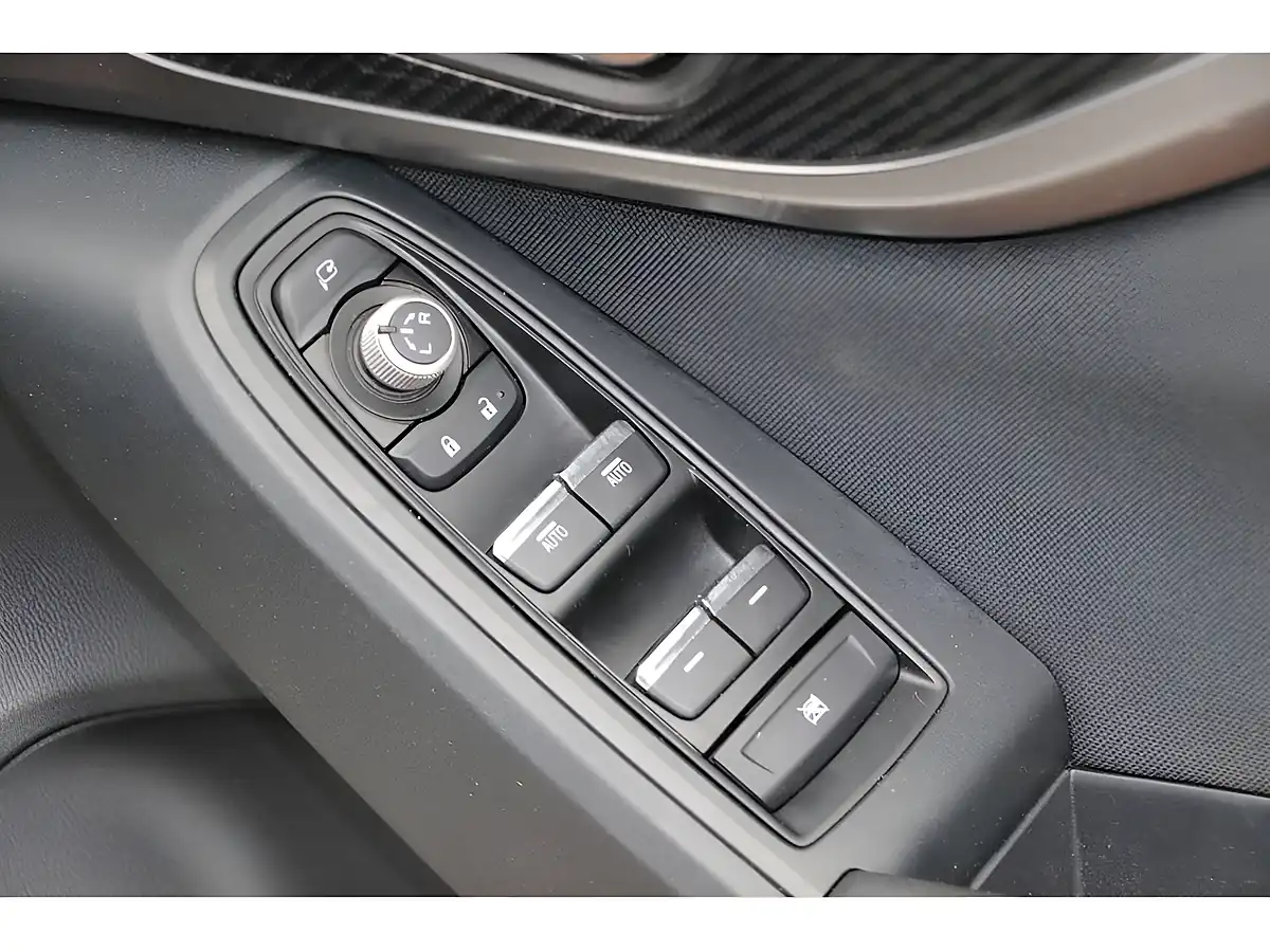 Used 2020 Subaru Xv Se White - Interior and Exterior details 7