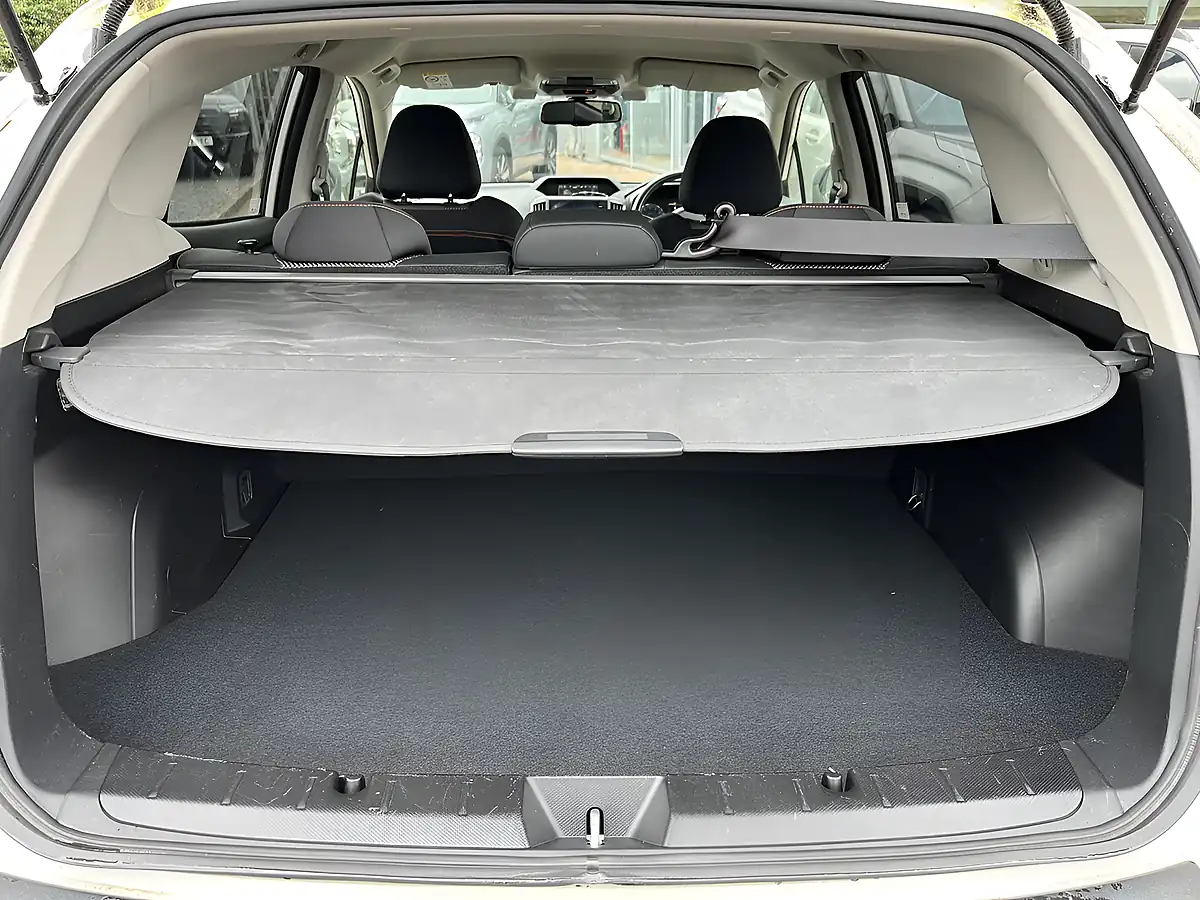Used 2020 Subaru Xv Se White - Interior and Exterior details 10
