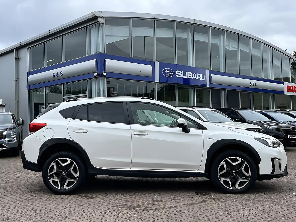 Used 2020 Subaru Xv Se White - Interior and Exterior details 4