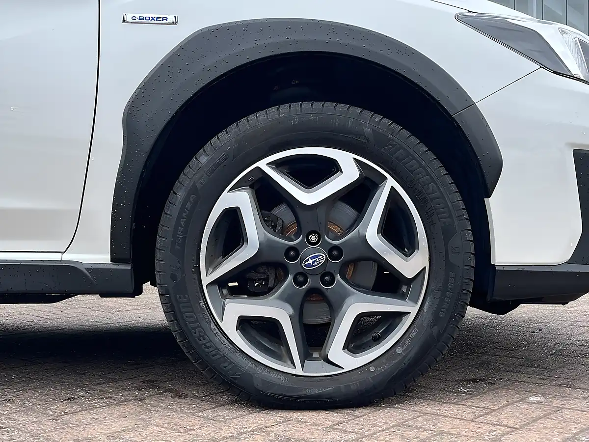 Used 2020 Subaru Xv Se White - Interior and Exterior details 5
