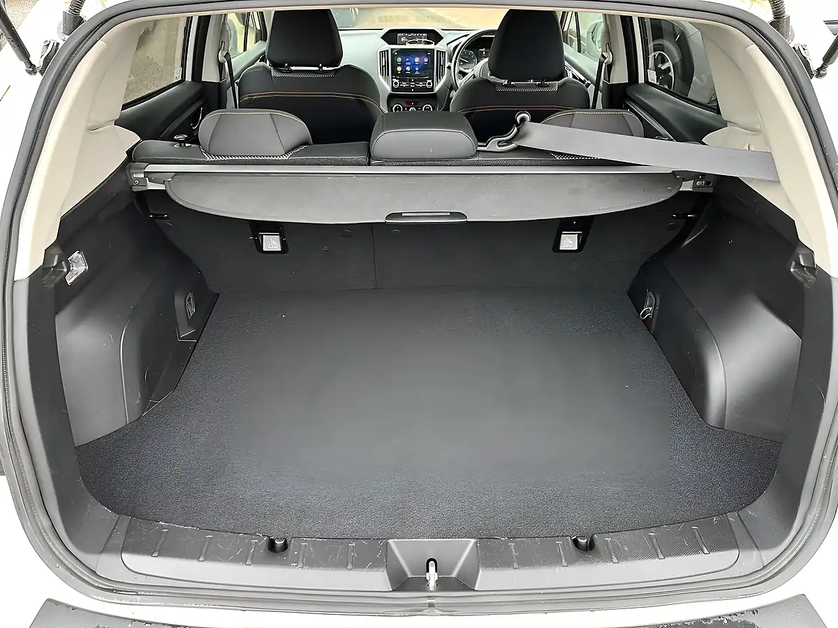 Used 2020 Subaru Xv Se White - Interior and Exterior details 9