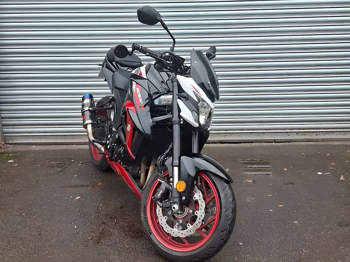 Used 2020 Suzuki Gsx Black - Interior and Exterior details 3