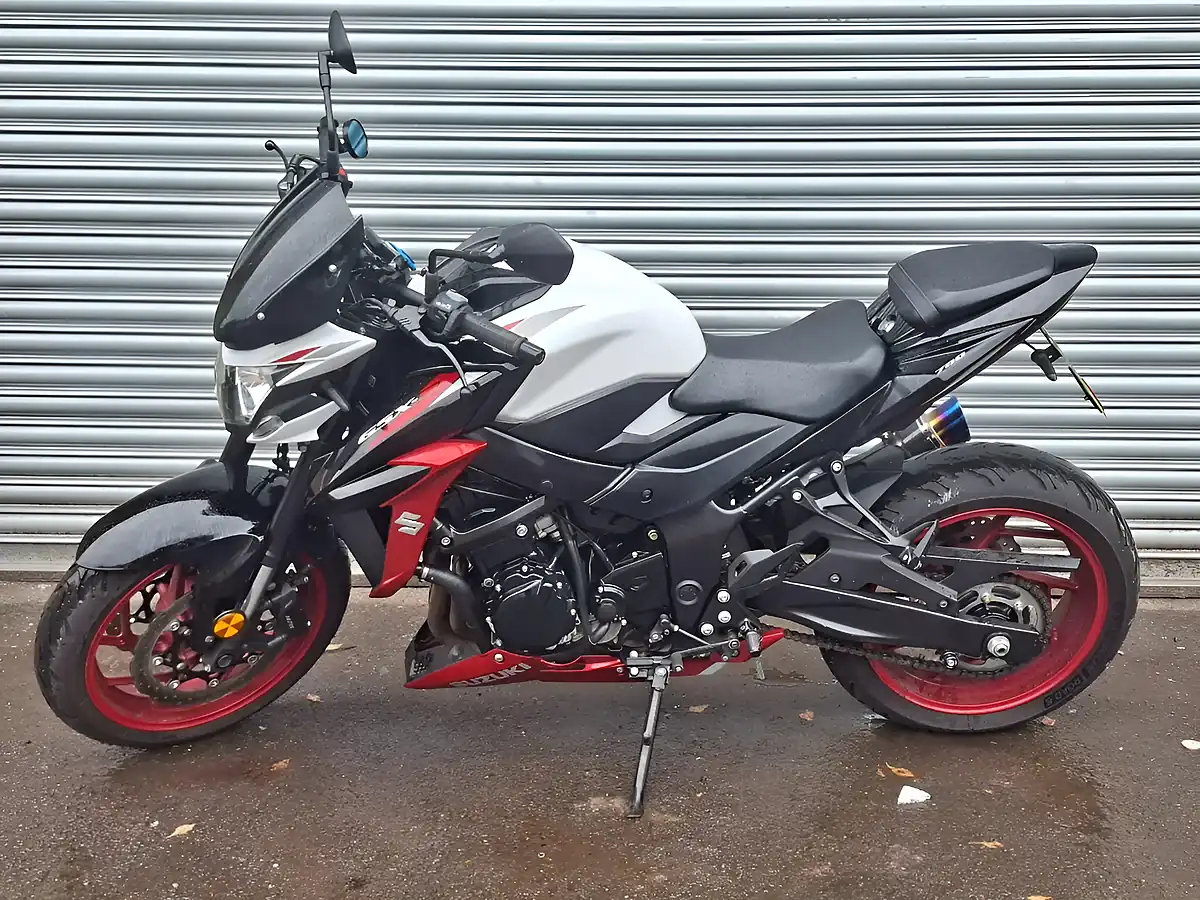 Used 2020 Suzuki Gsx Black - Interior and Exterior details 6