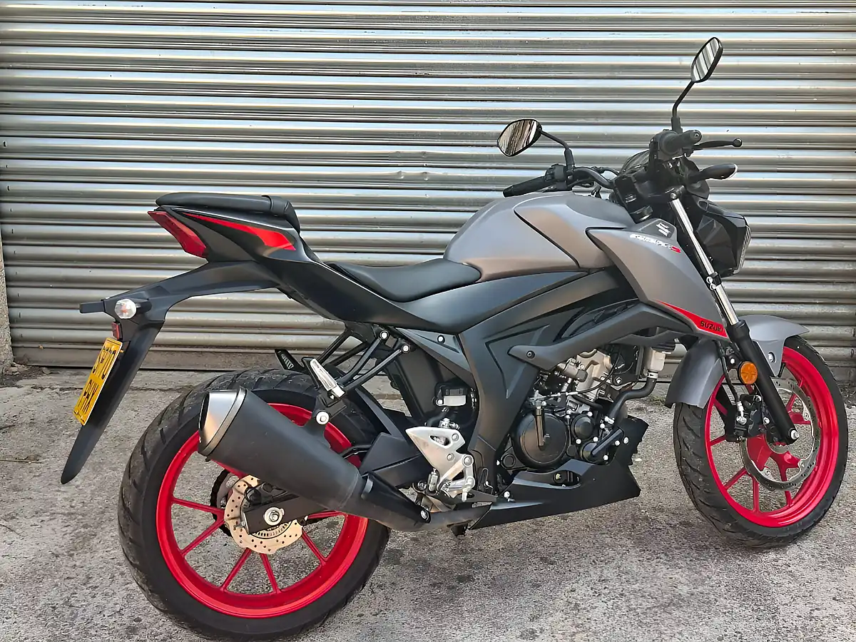 Used 2020 Suzuki Gsx Grey - Interior and Exterior details 10