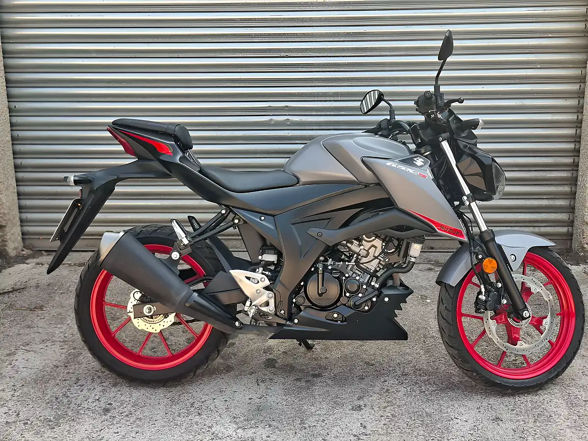 Used 2020 Suzuki Gsx Grey - Interior and Exterior details 11