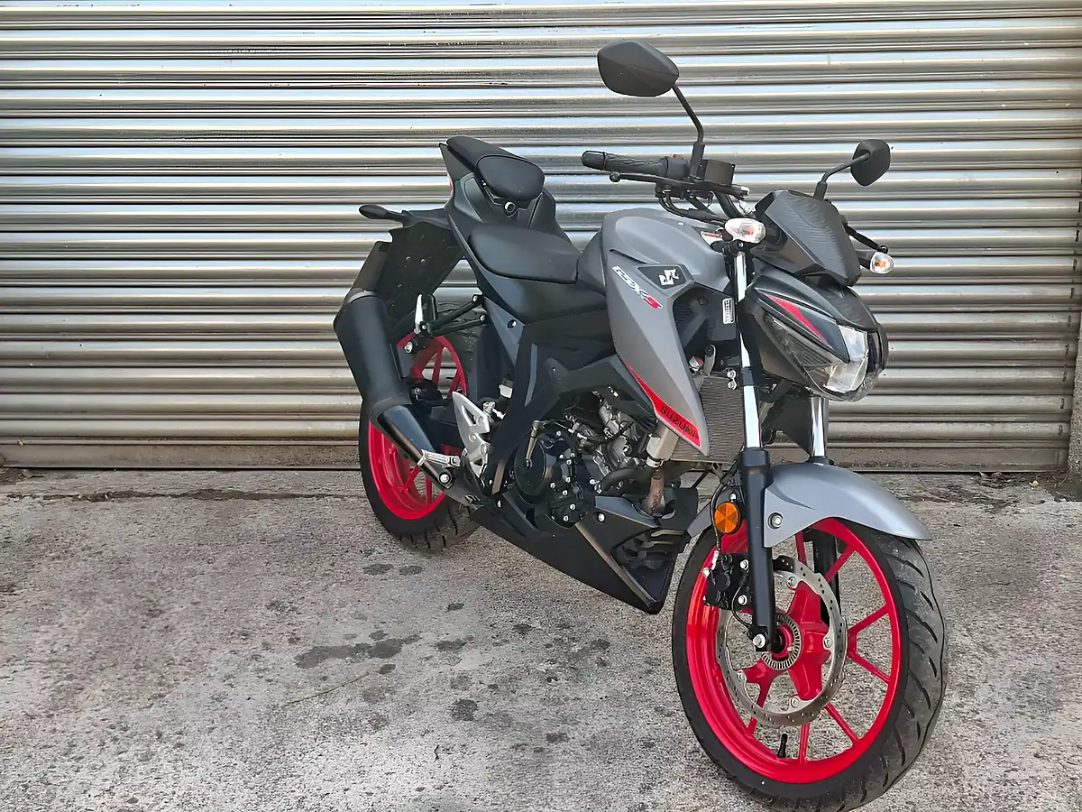 Used 2020 Suzuki Gsx Grey - Interior and Exterior details 2