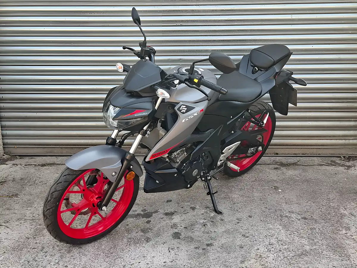 Used 2020 Suzuki Gsx Grey - Interior and Exterior details 4