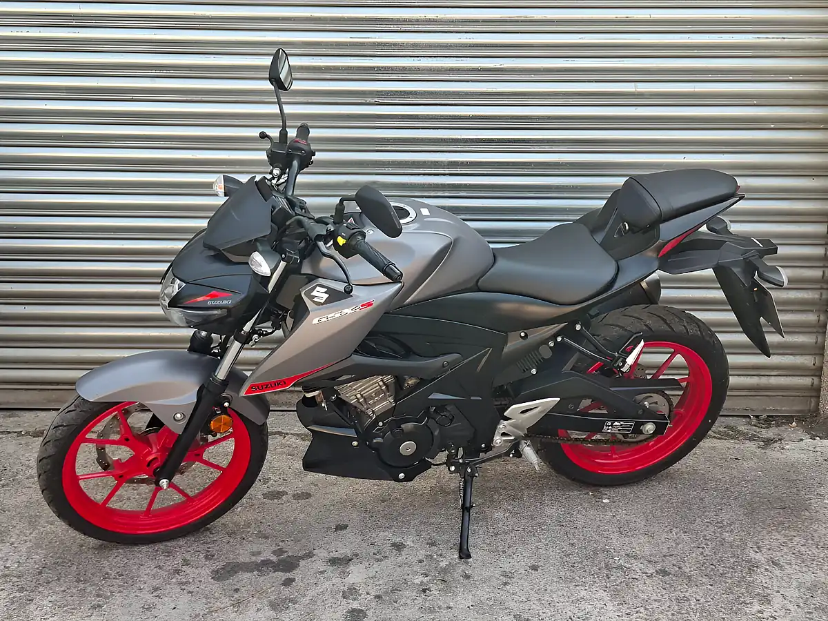 Used 2020 Suzuki Gsx Grey - Interior and Exterior details 5