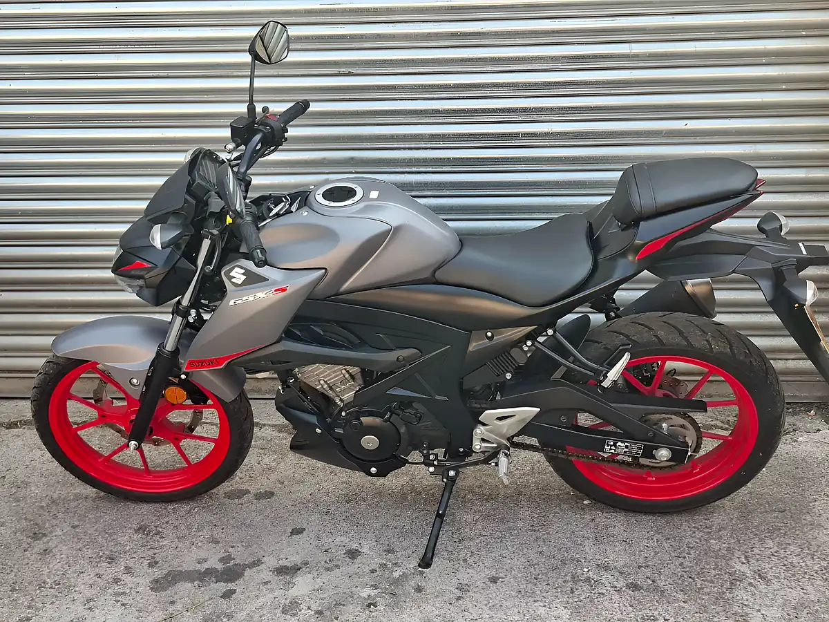 Used 2020 Suzuki Gsx Grey - Interior and Exterior details 6