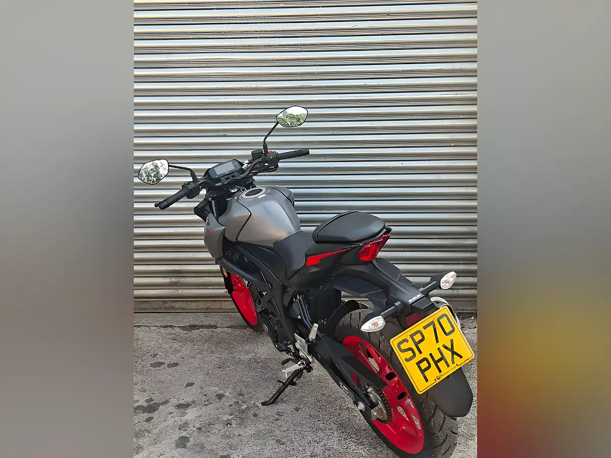 Used 2020 Suzuki Gsx Grey - Interior and Exterior details 7