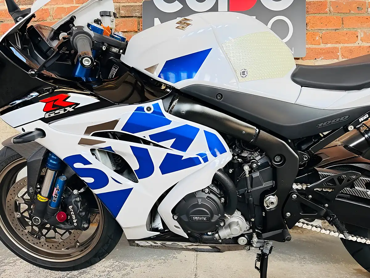 Used 2020 Suzuki Gsx-R1000r Z White - Interior and Exterior details 16