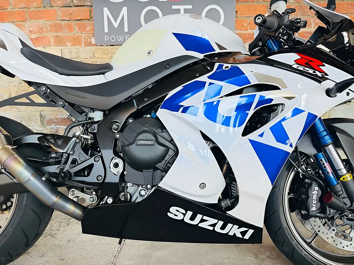 Used 2020 Suzuki Gsx-R1000r Z White - Interior and Exterior details 7