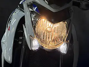 Used 2020 Suzuki GSX-S1000 1000 White - Interior and Exterior details 11