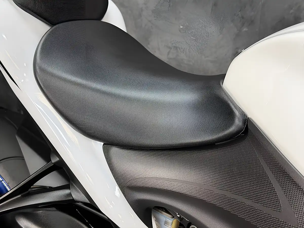 Used 2020 Suzuki GSX-S1000 1000 White - Interior and Exterior details 12