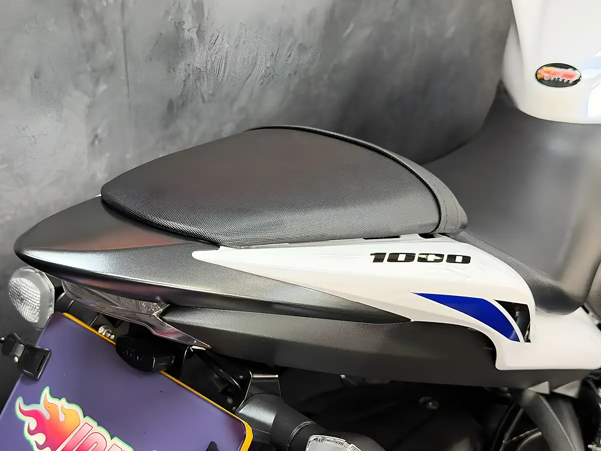 Used 2020 Suzuki GSX-S1000 1000 White - Interior and Exterior details 13