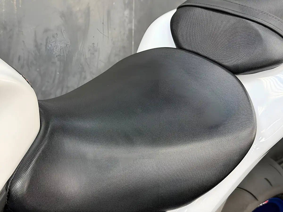 Used 2020 Suzuki GSX-S1000 1000 White - Interior and Exterior details 18