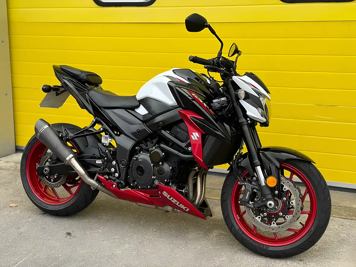 Used 2020 Suzuki GSX-S750 Black - Interior and Exterior details 4