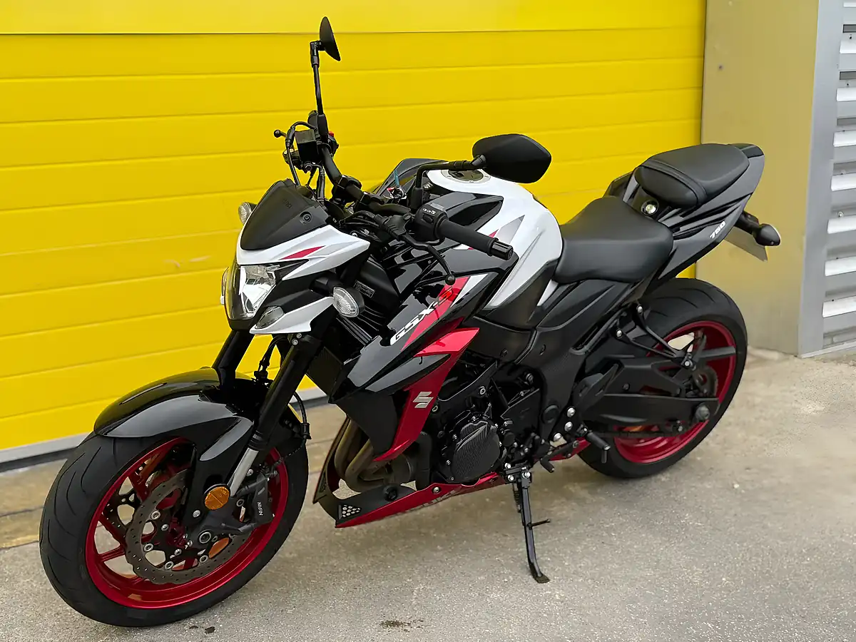 Used 2020 Suzuki GSX-S750 Black - Interior and Exterior details 7