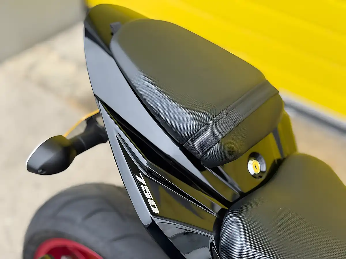 Used 2020 Suzuki GSX-S750 Black - Interior and Exterior details 8