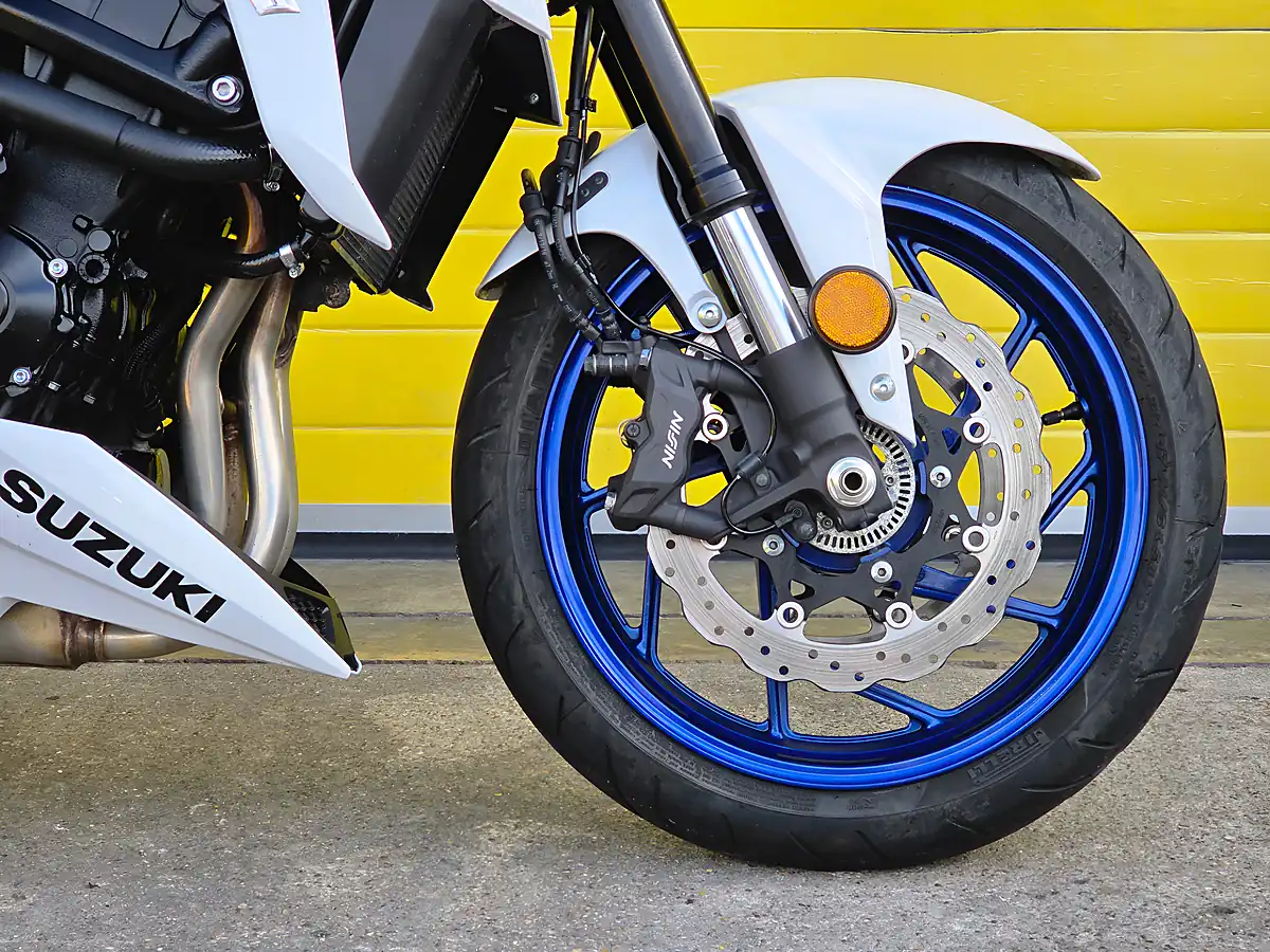 Used 2020 Suzuki GSX-S750 Naked White - Interior and Exterior details 10