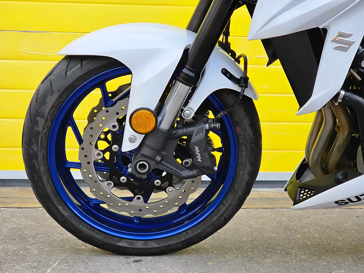 Used 2020 Suzuki GSX-S750 Naked White - Interior and Exterior details 14