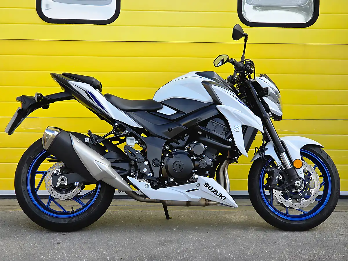 Used 2020 Suzuki GSX-S750 Naked White - Interior and Exterior details 2