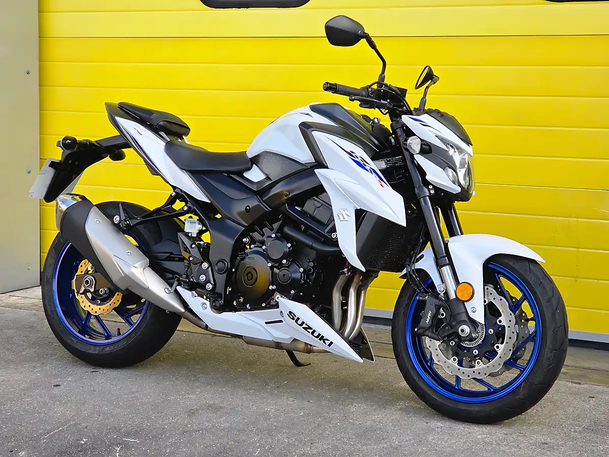 Used 2020 Suzuki GSX-S750 Naked White - Interior and Exterior details 4