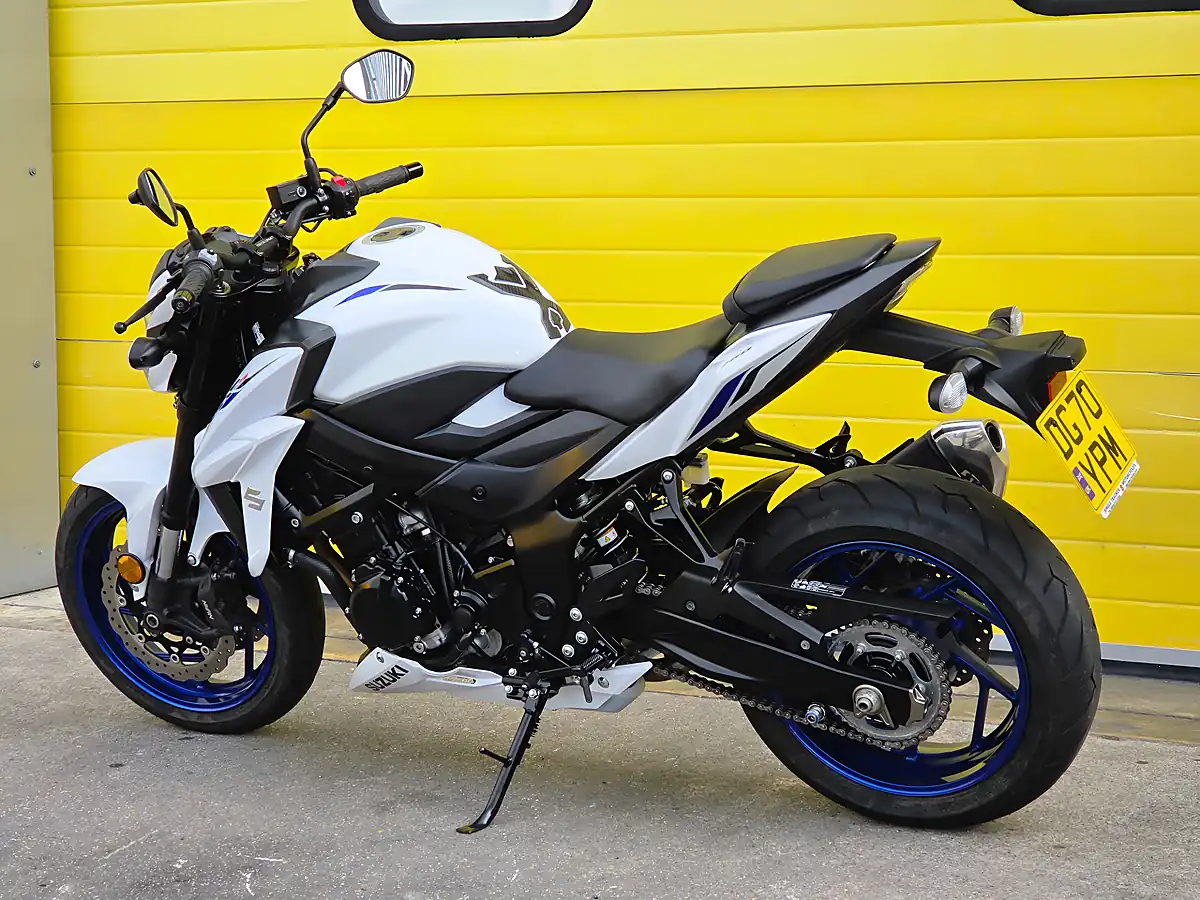 Used 2020 Suzuki GSX-S750 Naked White - Interior and Exterior details 7