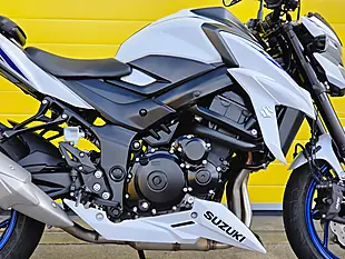 Used 2020 Suzuki GSX-S750 Naked White - Interior and Exterior details 9