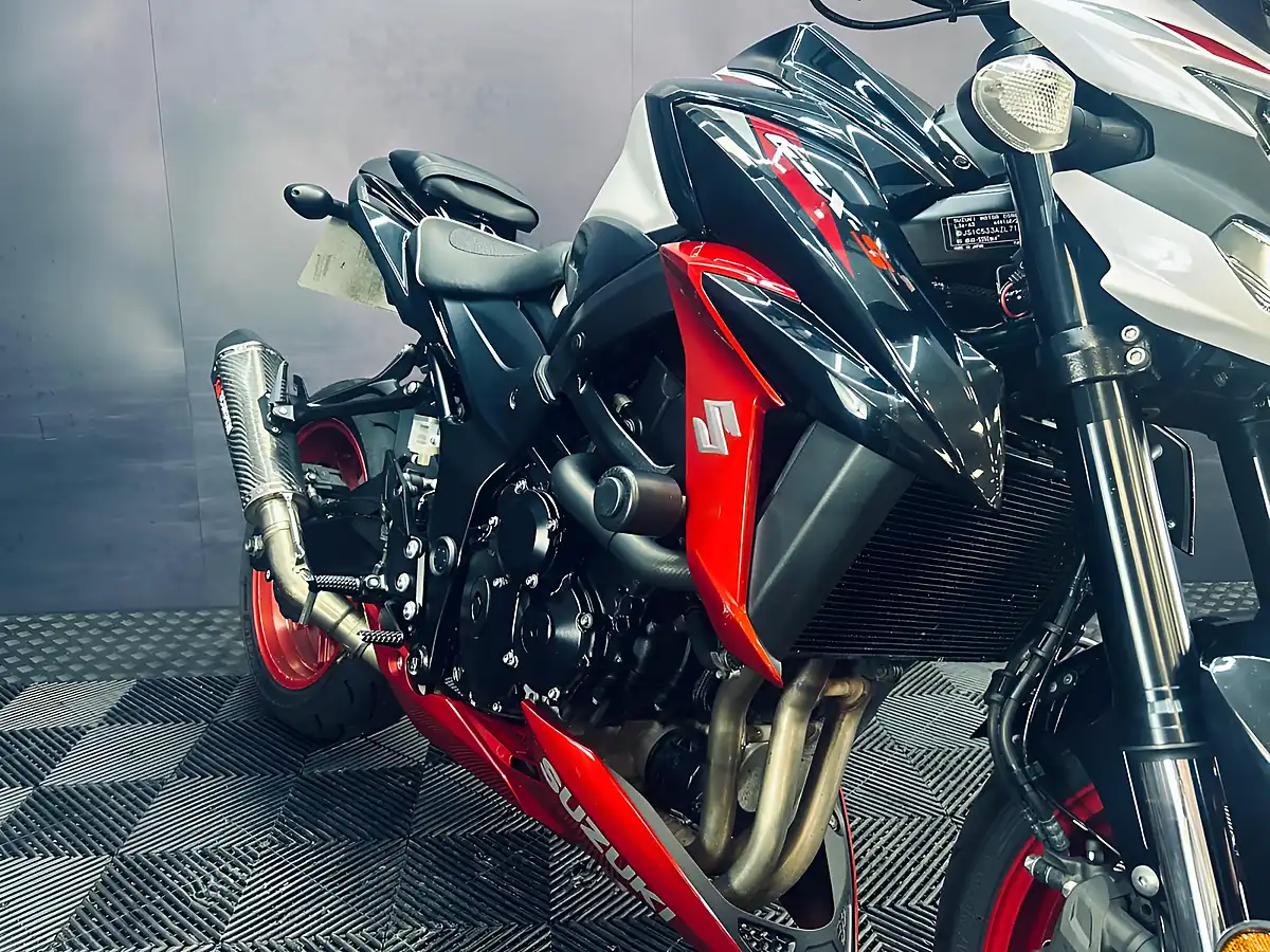 Used 2020 Suzuki Gsxs 750 Z White and Red - Interior and Exterior details 10