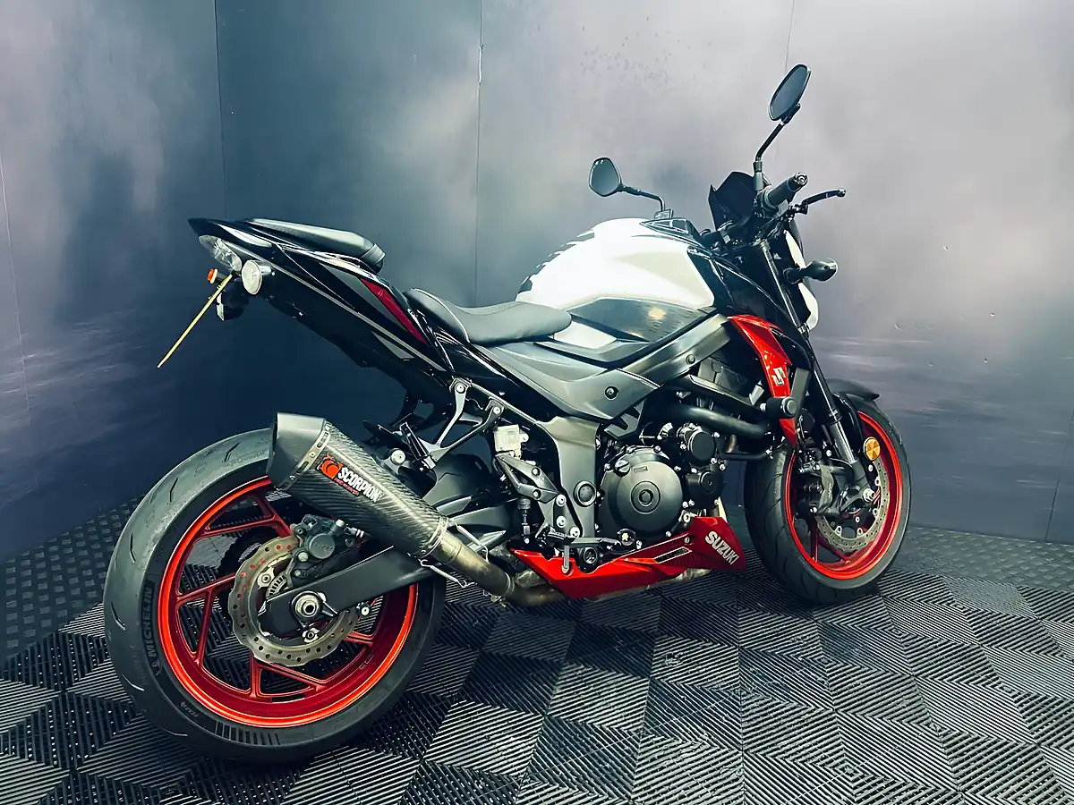 Used 2020 Suzuki Gsxs 750 Z White and Red - Interior and Exterior details 12