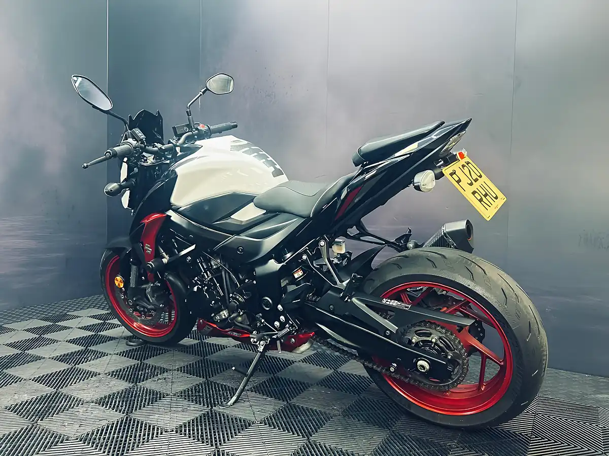 Used 2020 Suzuki Gsxs 750 Z White and Red - Interior and Exterior details 14