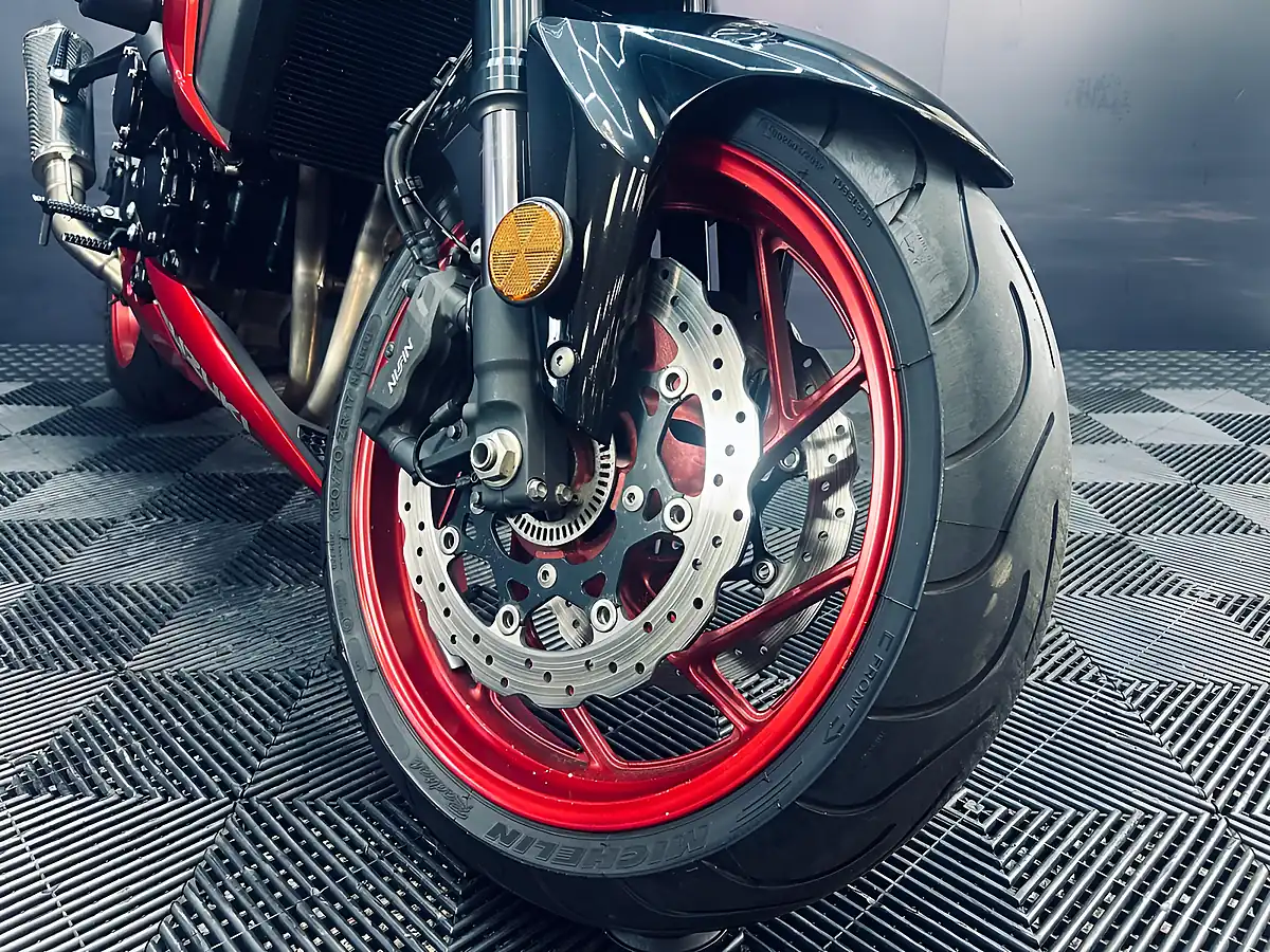 Used 2020 Suzuki Gsxs 750 Z White and Red - Interior and Exterior details 16