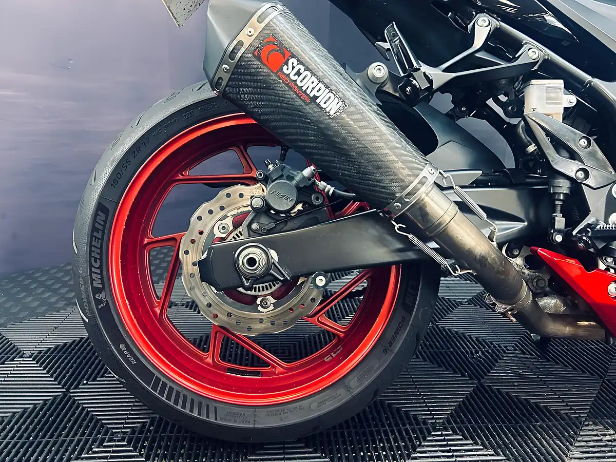 Used 2020 Suzuki Gsxs 750 Z White and Red - Interior and Exterior details 17