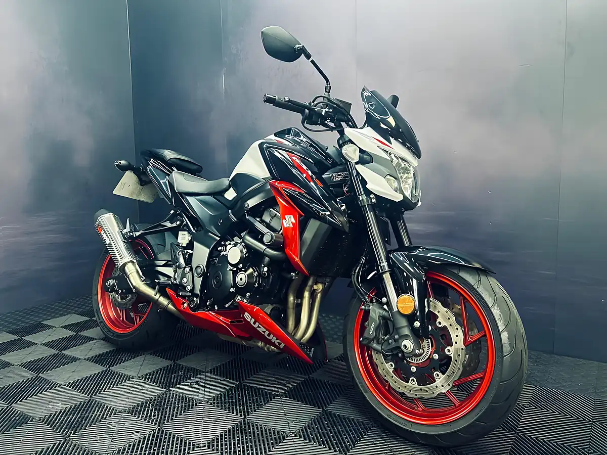 Used 2020 Suzuki Gsxs 750 Z White and Red - Interior and Exterior details 4