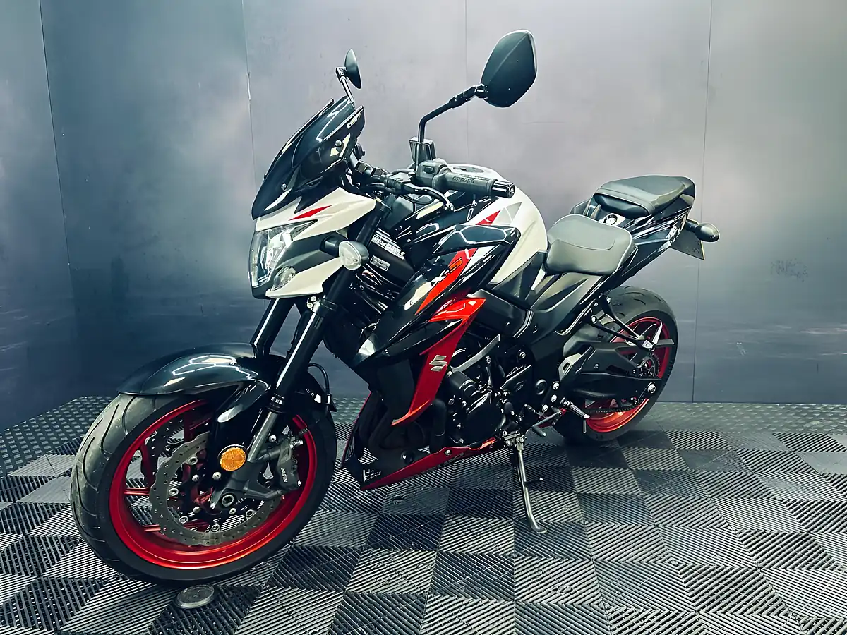 Used 2020 Suzuki Gsxs 750 Z White and Red - Interior and Exterior details 5