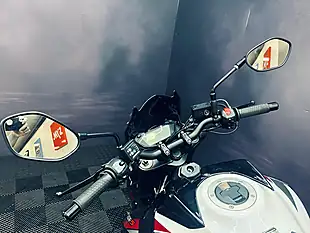 Used 2020 Suzuki Gsxs 750 Z White and Red - Interior and Exterior details 7
