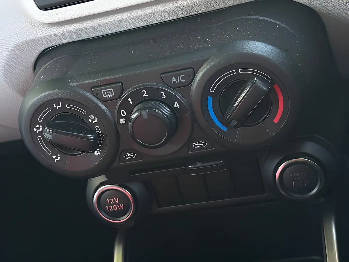 Used 2020 Suzuki Ignis Sz-T Blue - Interior and Exterior details 15