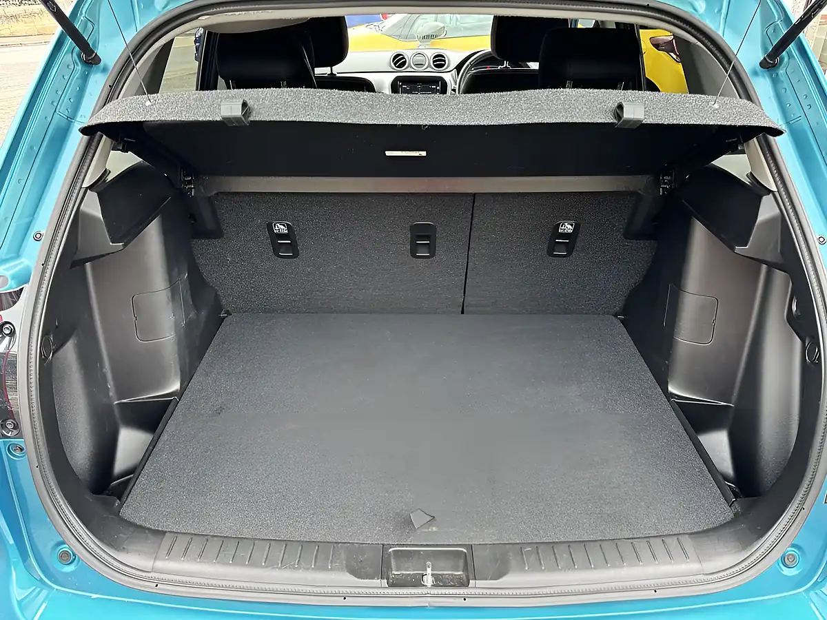 Used 2020 Suzuki Vitara Sz-T Atlantis Turquoise Pearl - Interior and Exterior details 11