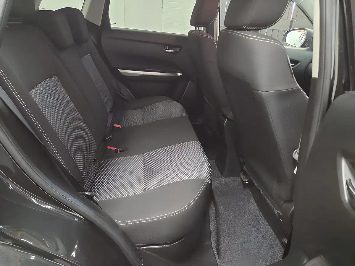 Used 2020 Suzuki Vitara Sz-T Black - Interior and Exterior details 13