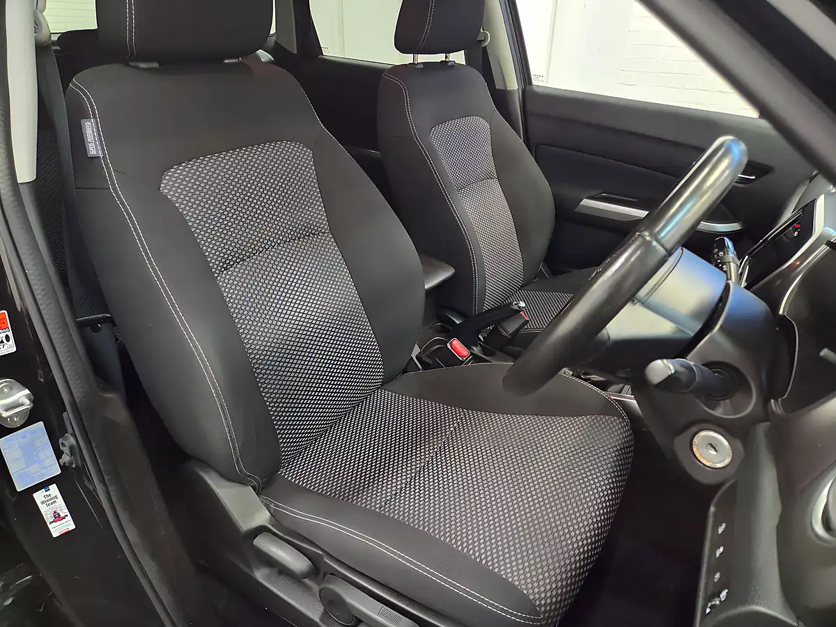 Used 2020 Suzuki Vitara Sz-T Black - Interior and Exterior details 7